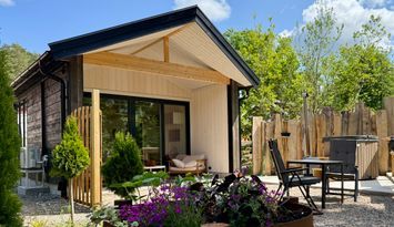 Arkitektritat Tinyhouse i Bohuslän med havsutsikt.