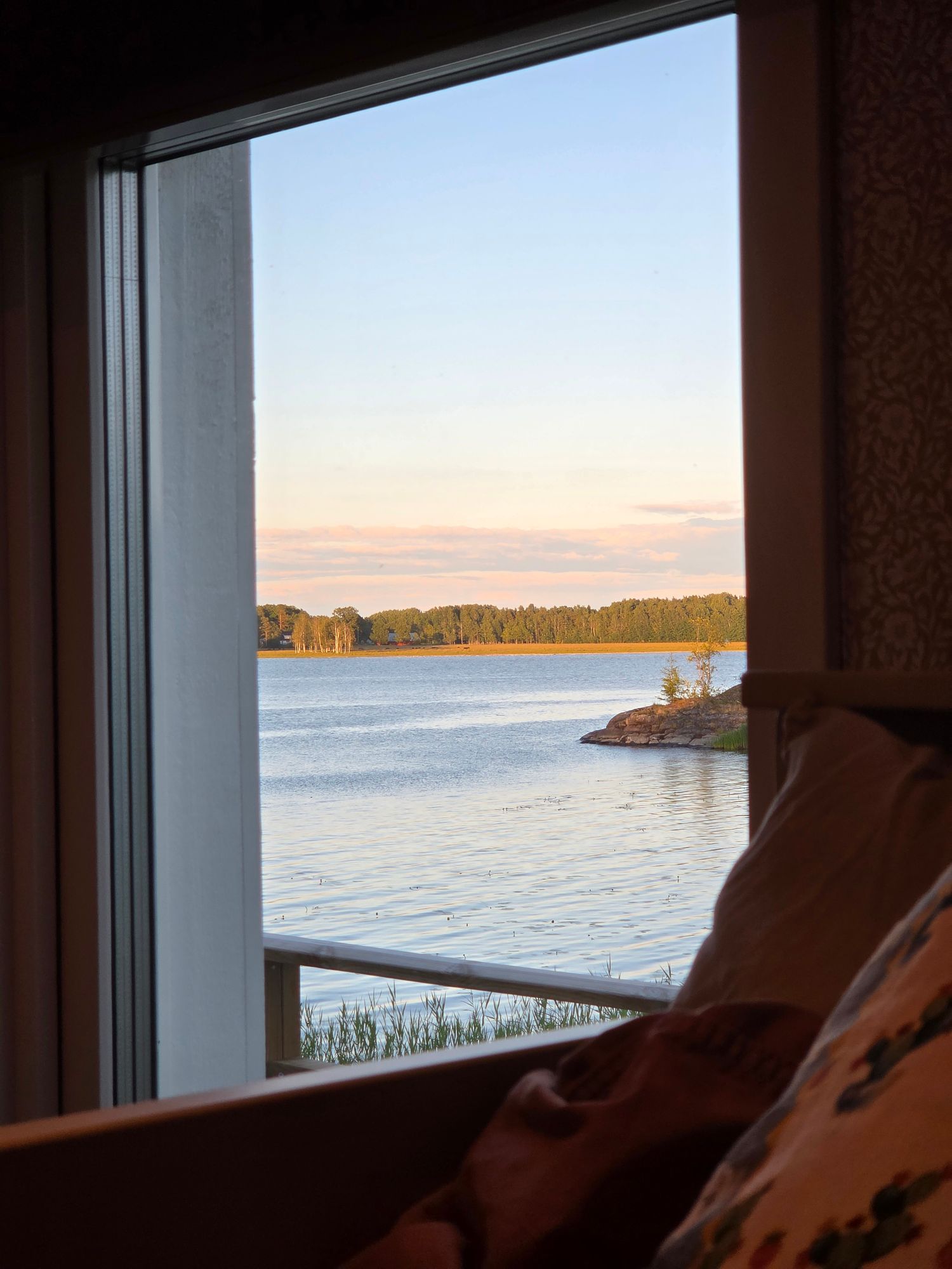 Stuga vid sjökanten