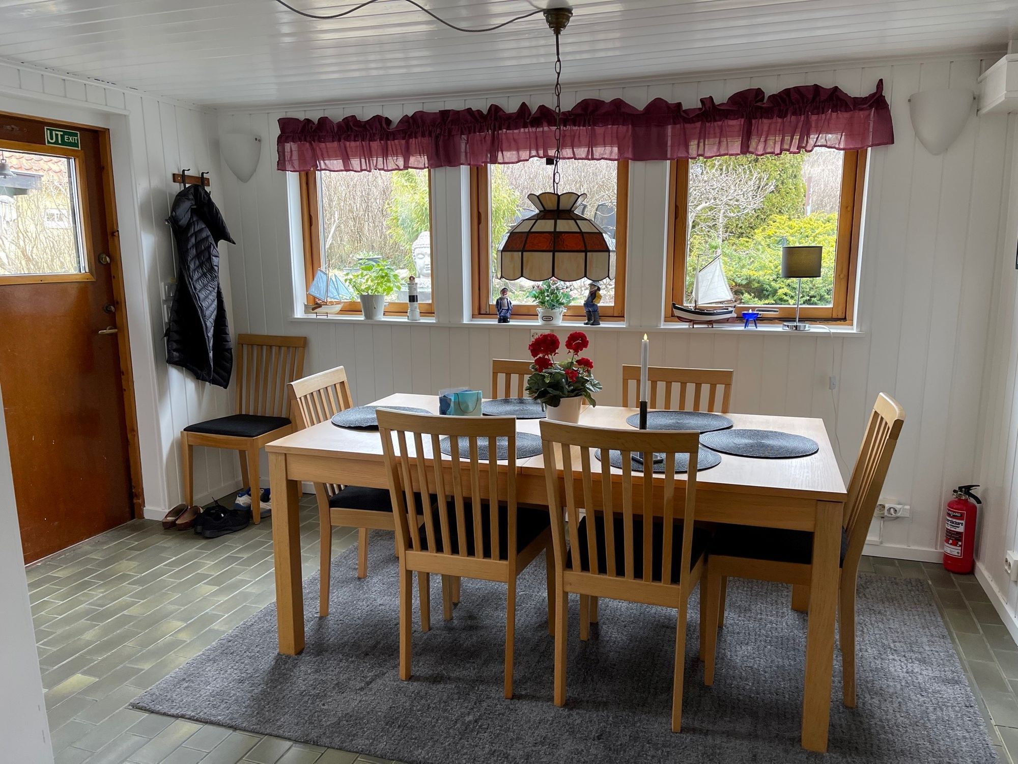 Hus i Beddingestrand med tomt ända ner till havet – bild 8 av 20