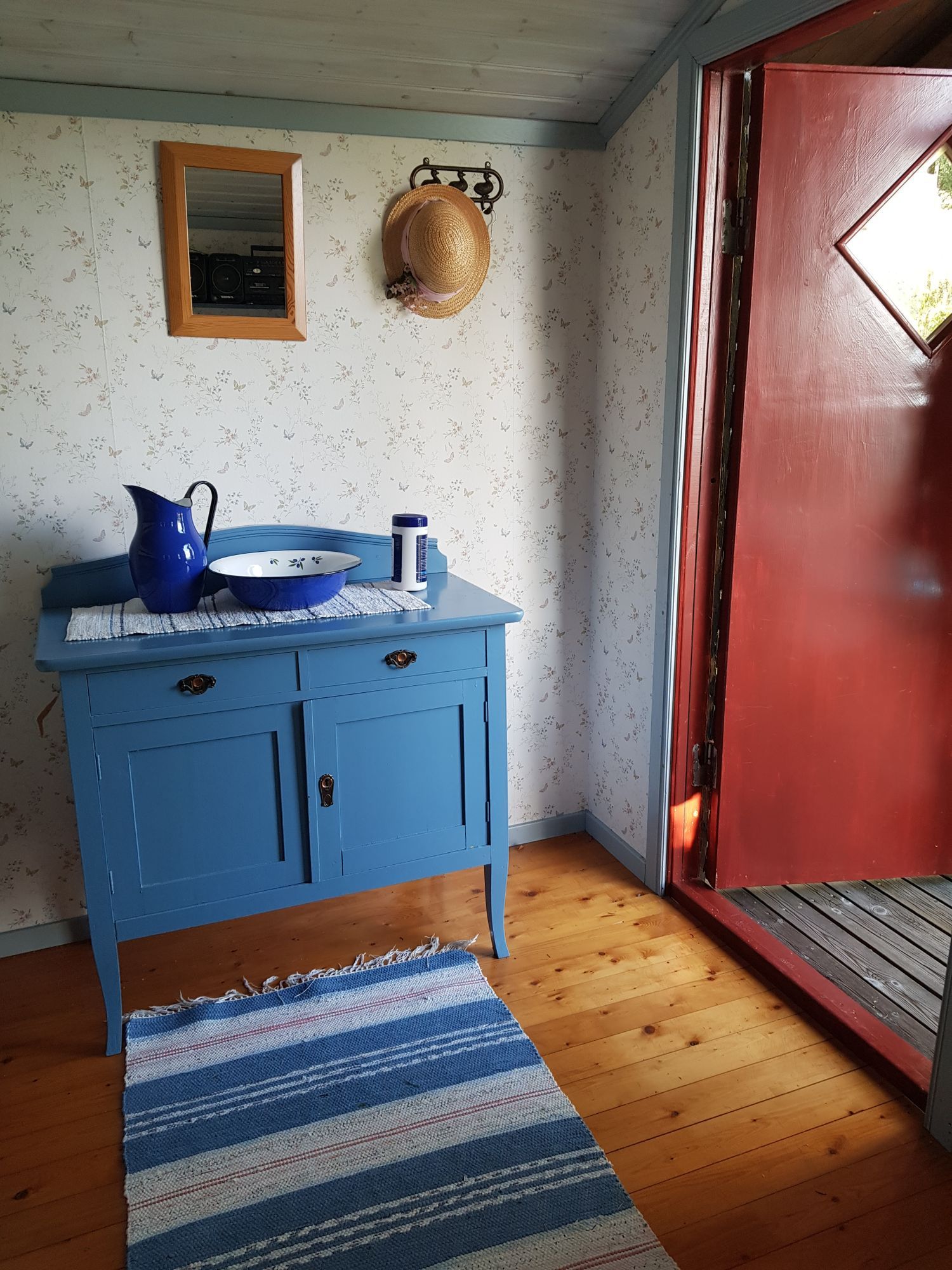 Trevlig timrad stuga vid havet i Höga kusten – bild 20 av 24