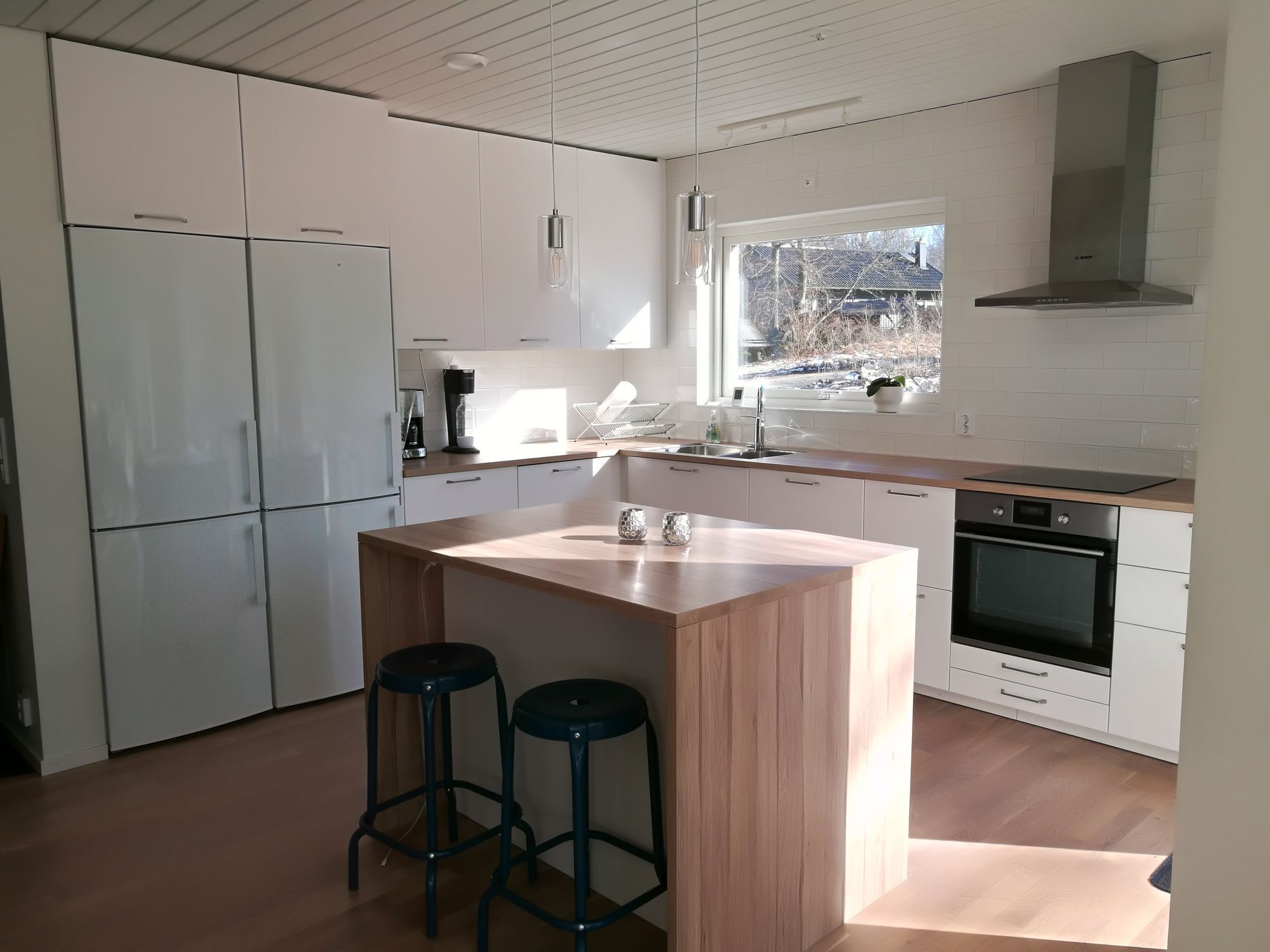Modernt havsnära hus med hög standard och badtunna – bild 9 av 24