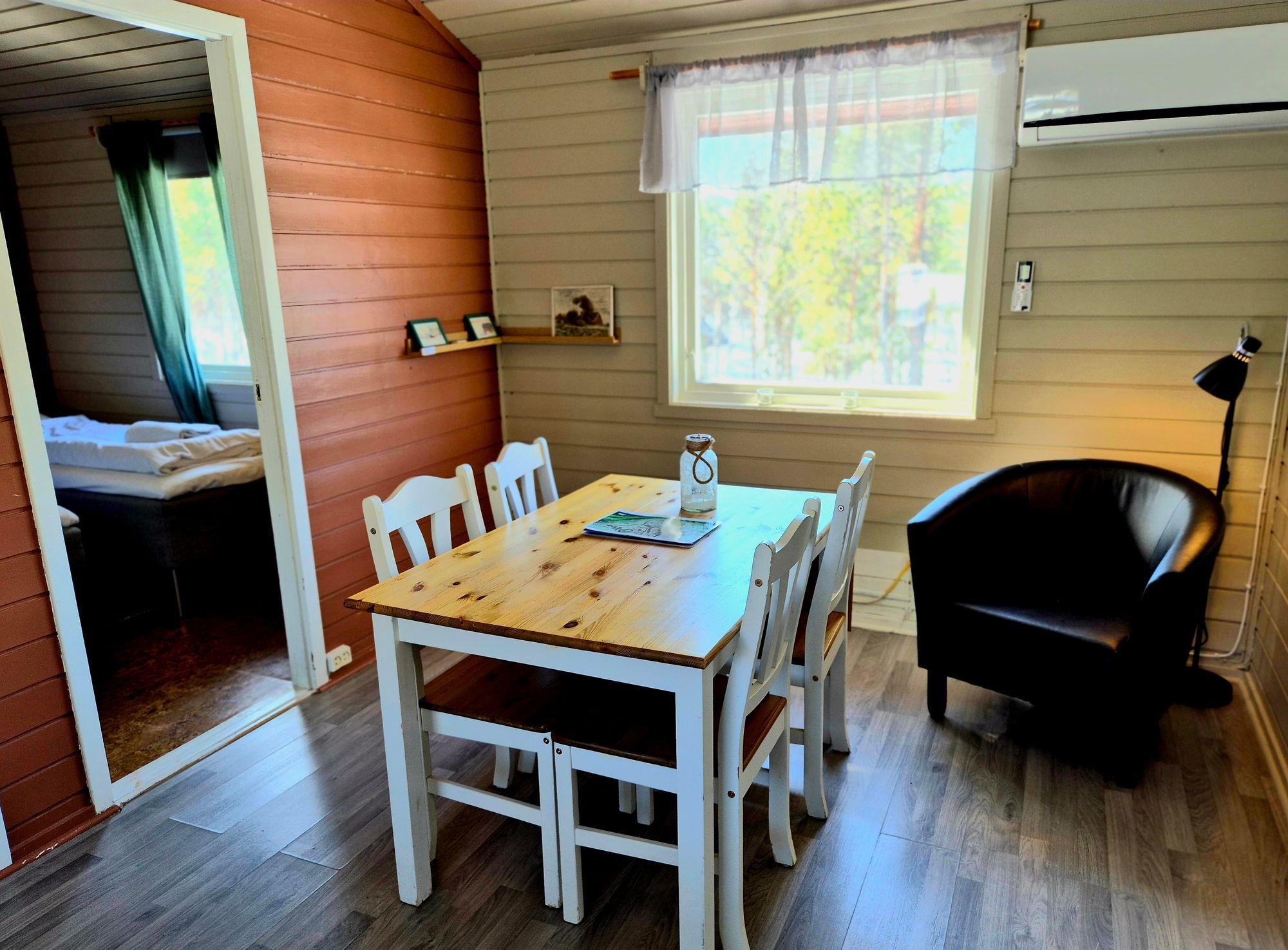 Forest cabin – bild 2 av 6