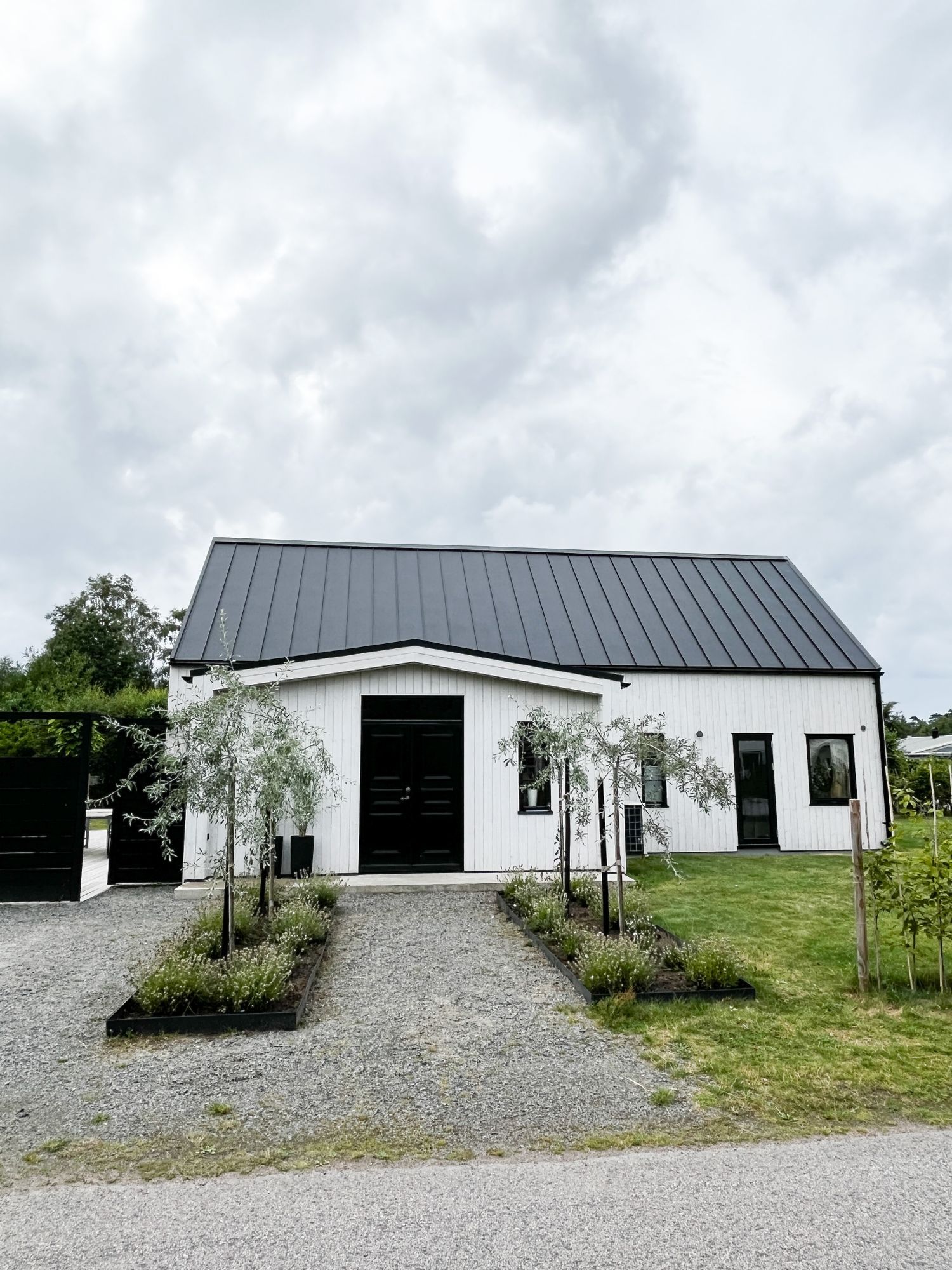 Hus med stora gemenskapsytor - 700m till strand
