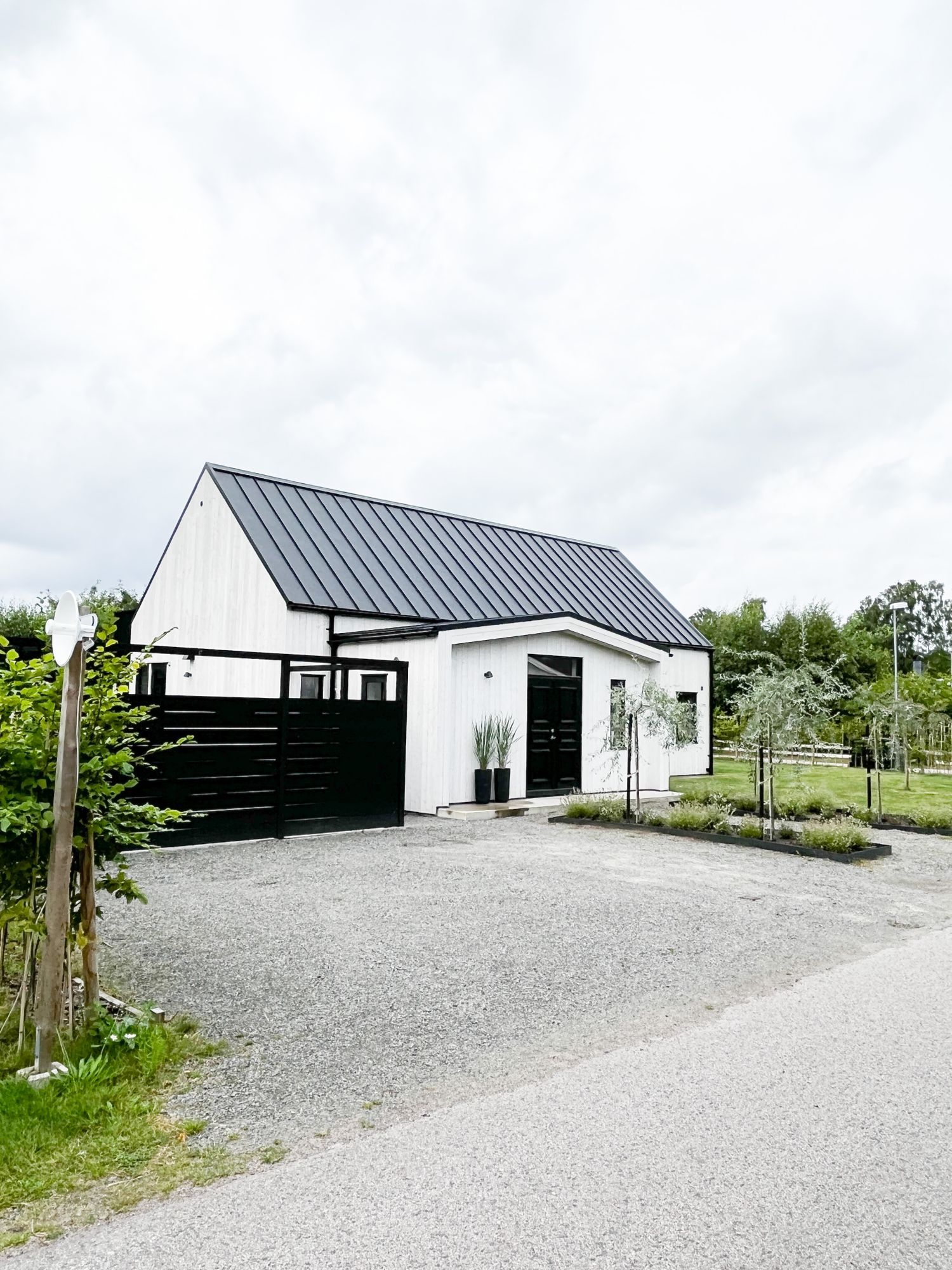 Hus med stora gemenskapsytor - 700m till strand – bild 2 av 22