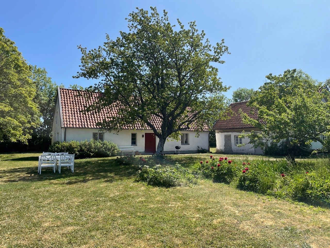 Kalkstenshus nära Visby och havet – bild 2 av 12