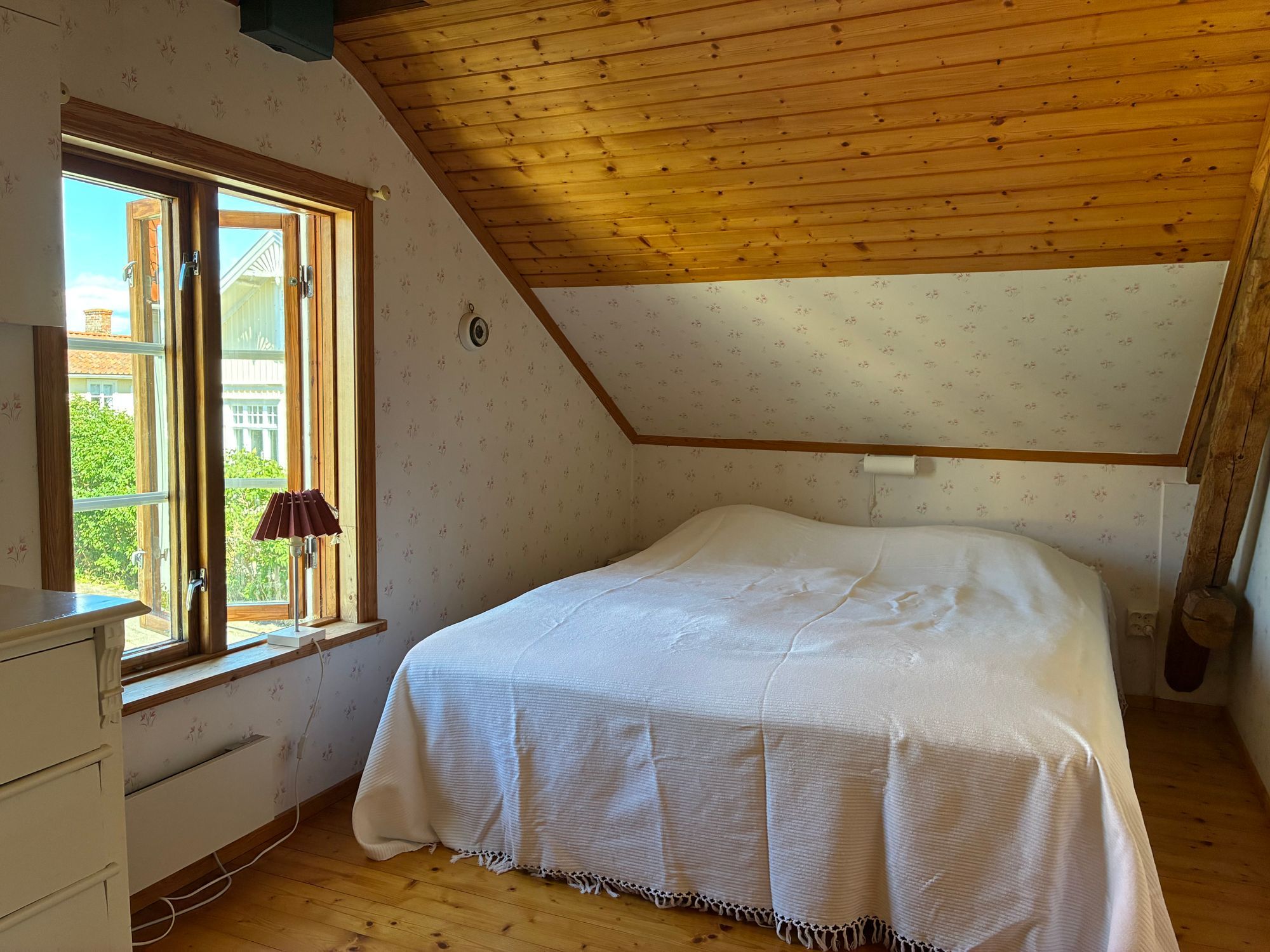 Sommarhus i Havstenssund med sjöbod – bild 12 av 24