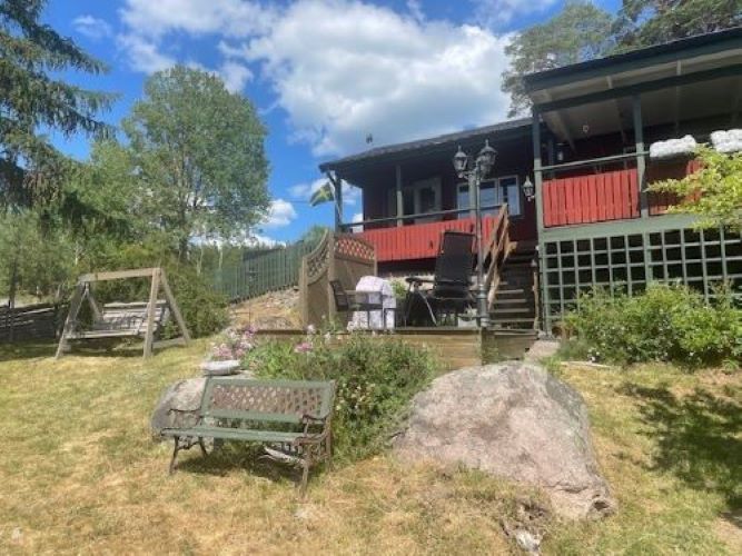 Mysig stuga på landet i charmiga Gamlebyviken – bild 4 av 15