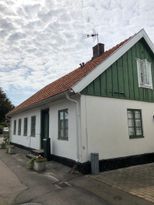 Charmigt gathus nära havet