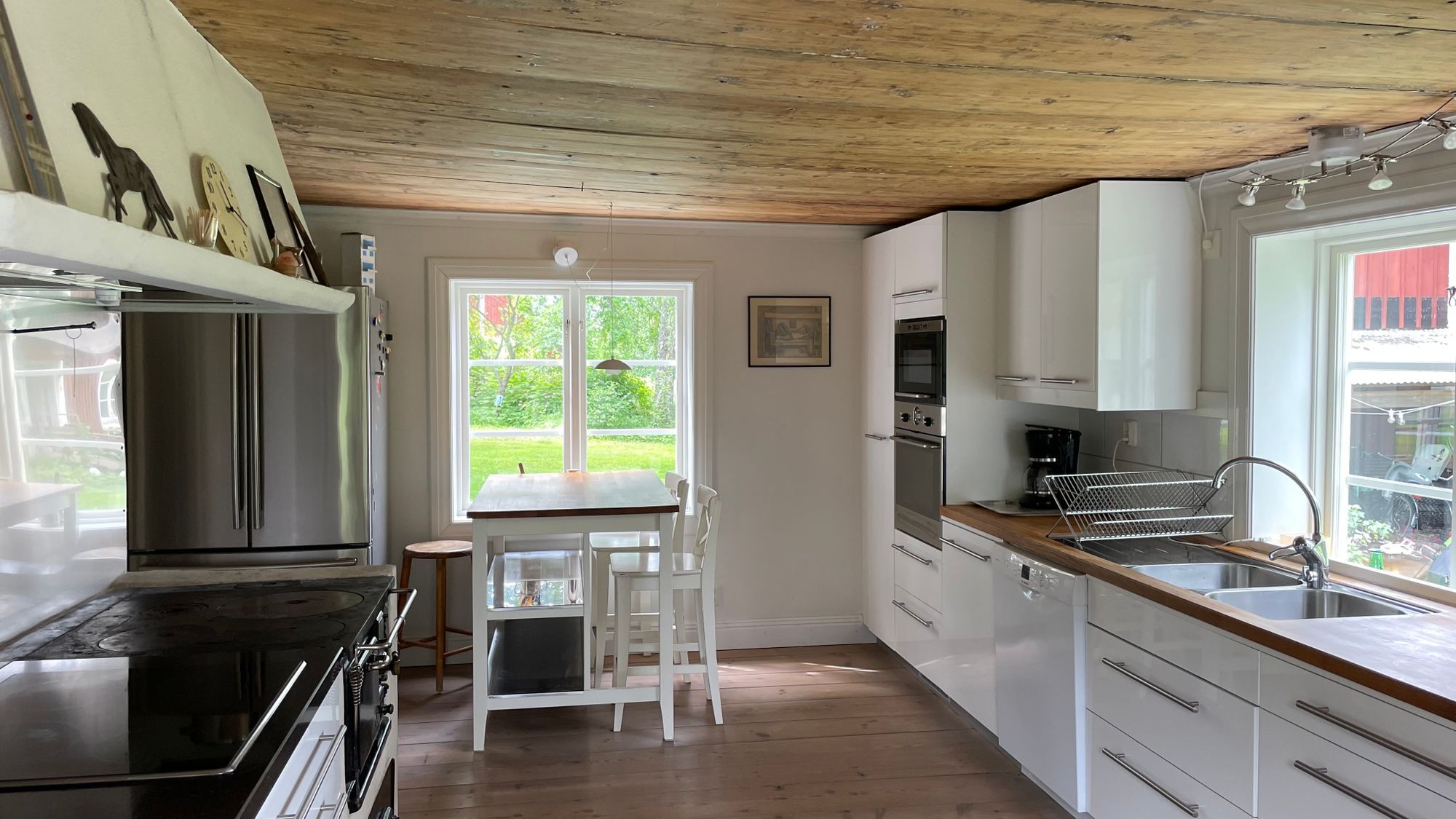 Mysig stuga i byn Löa i Bergslagen – bild 8 av 24