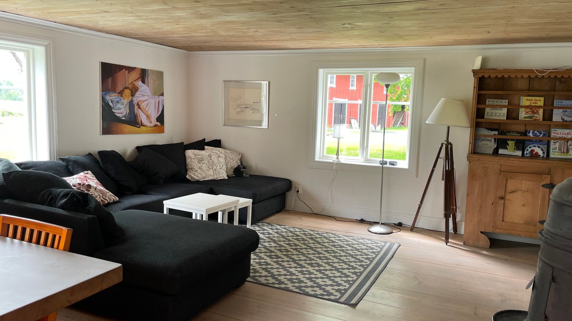 Mysig stuga i byn Löa i Bergslagen – bild 4 av 24