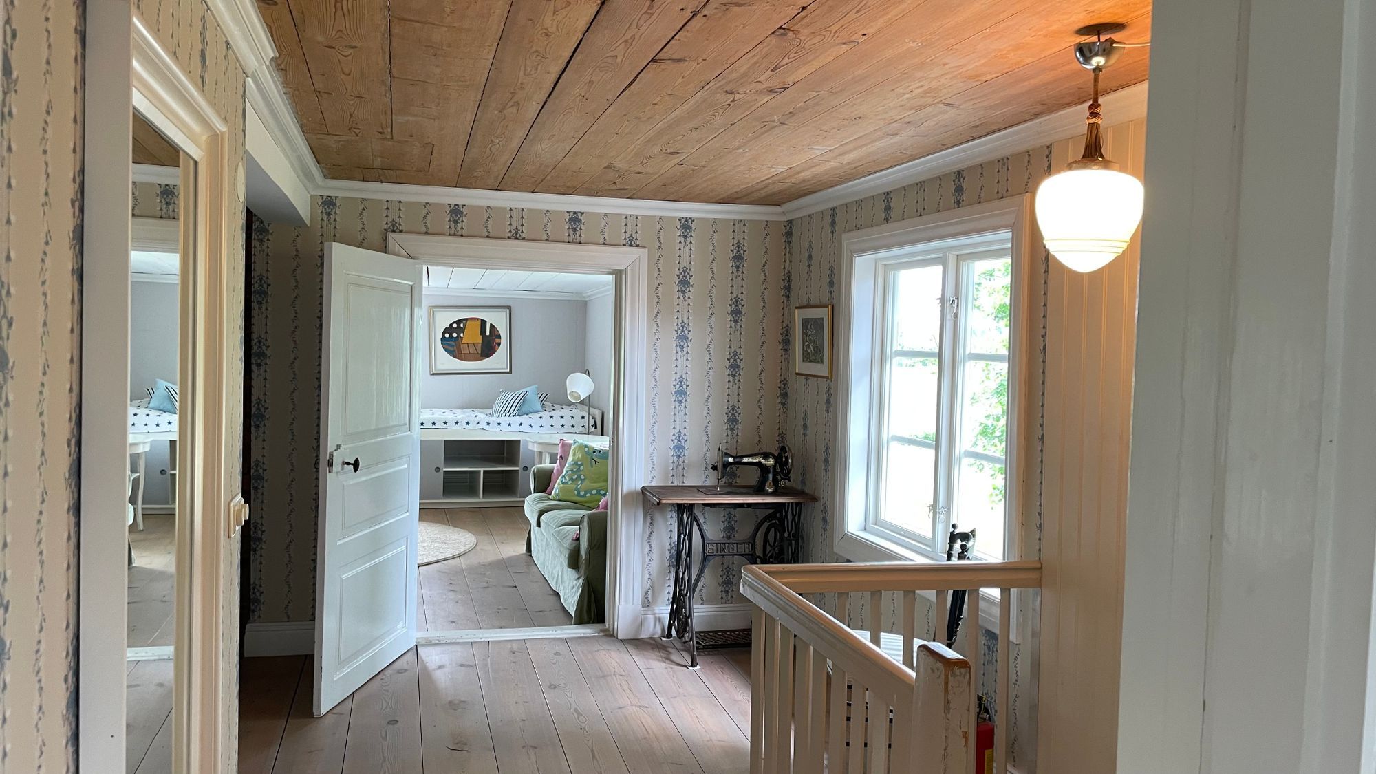 Mysig stuga i byn Löa i Bergslagen – bild 21 av 24