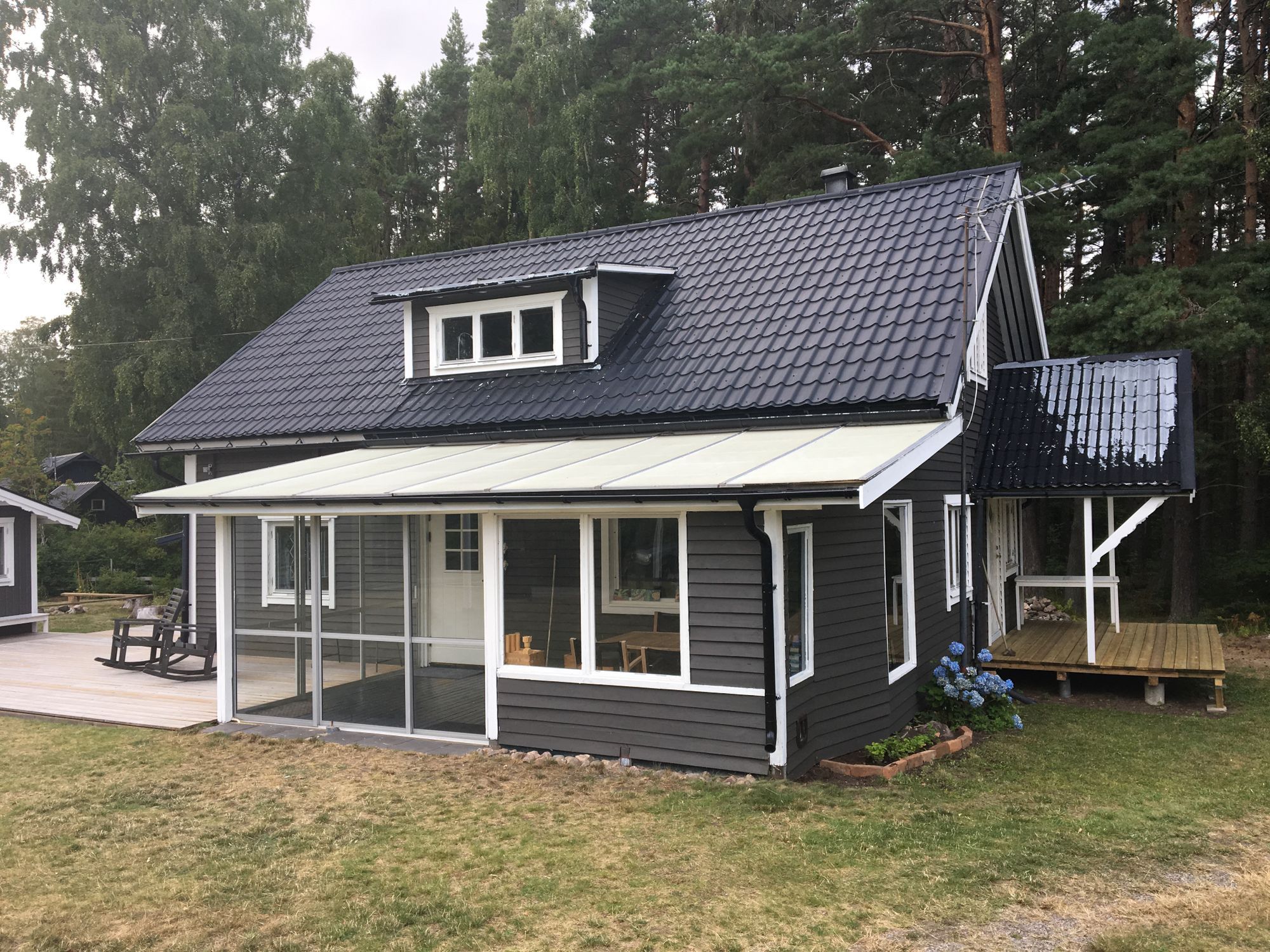 Sommarstuga ett stenkast från Vänern – bild 21 av 24