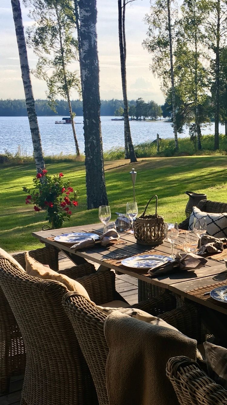Lyxigt sjöställe med egen brygga och strand – bild 17 av 21