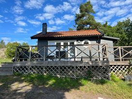 Cosy cottage with top location by the sea