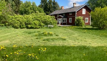 Rymlig stuga norr om Ljusdal