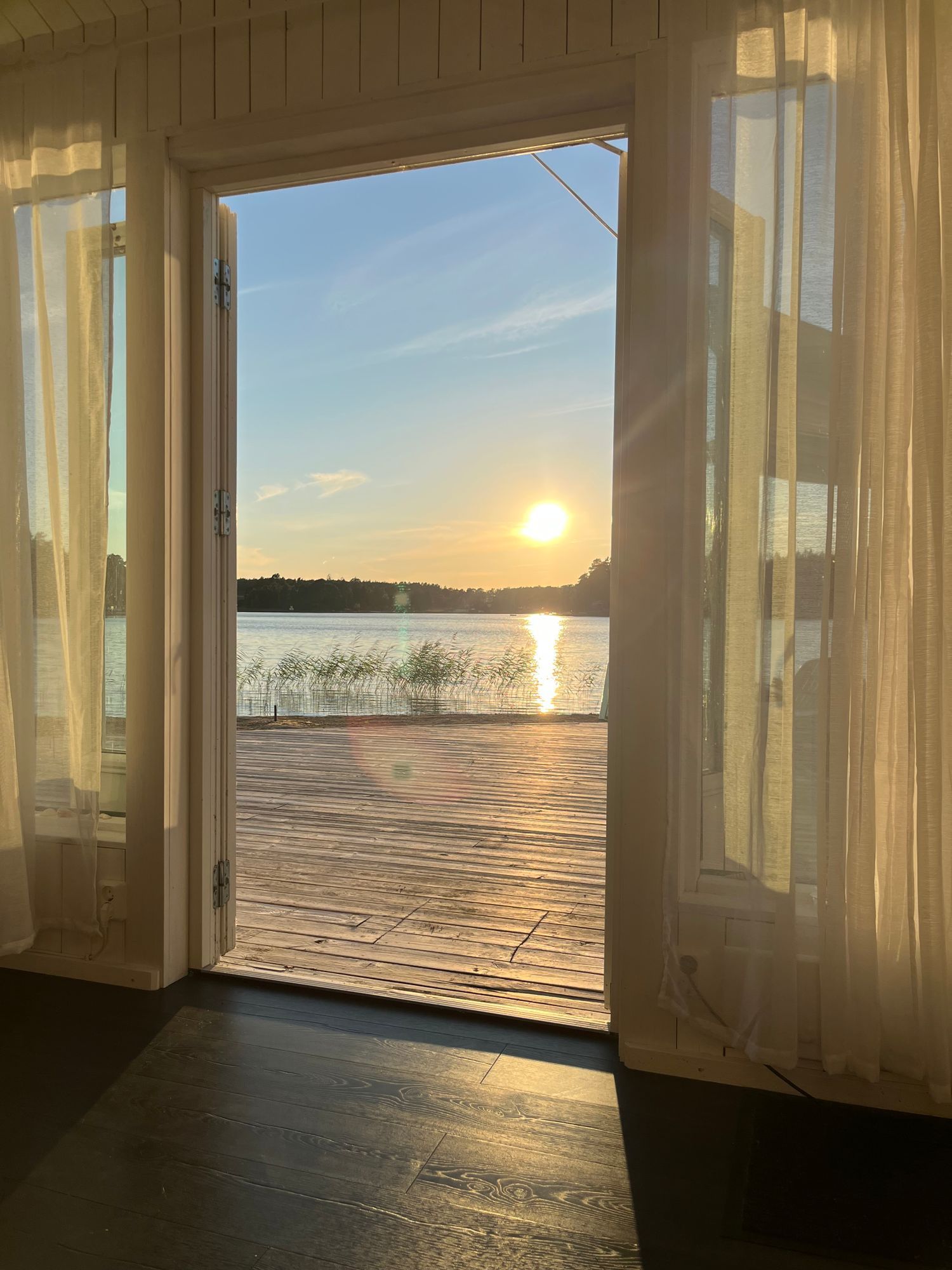 Stuga vid havet – bild 2 av 13