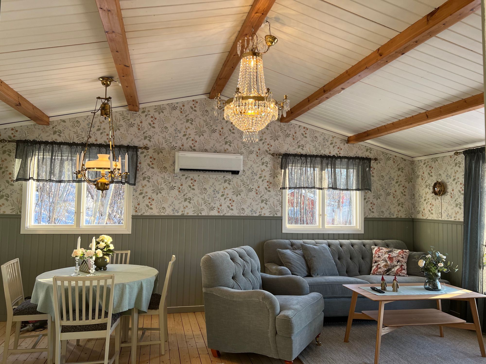Nyrenoverad stuga i söderläge med brygga & roddbåt – bild 12 av 24