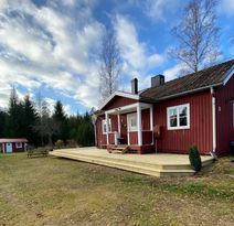 Cosy cottage close to lake Orsasjön