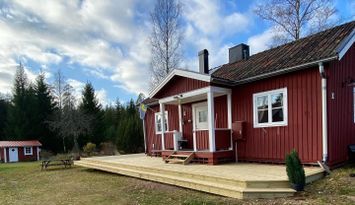 Cosy cottage close to lake Orsasjön