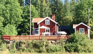 Classic Swedish summer house close to the beach