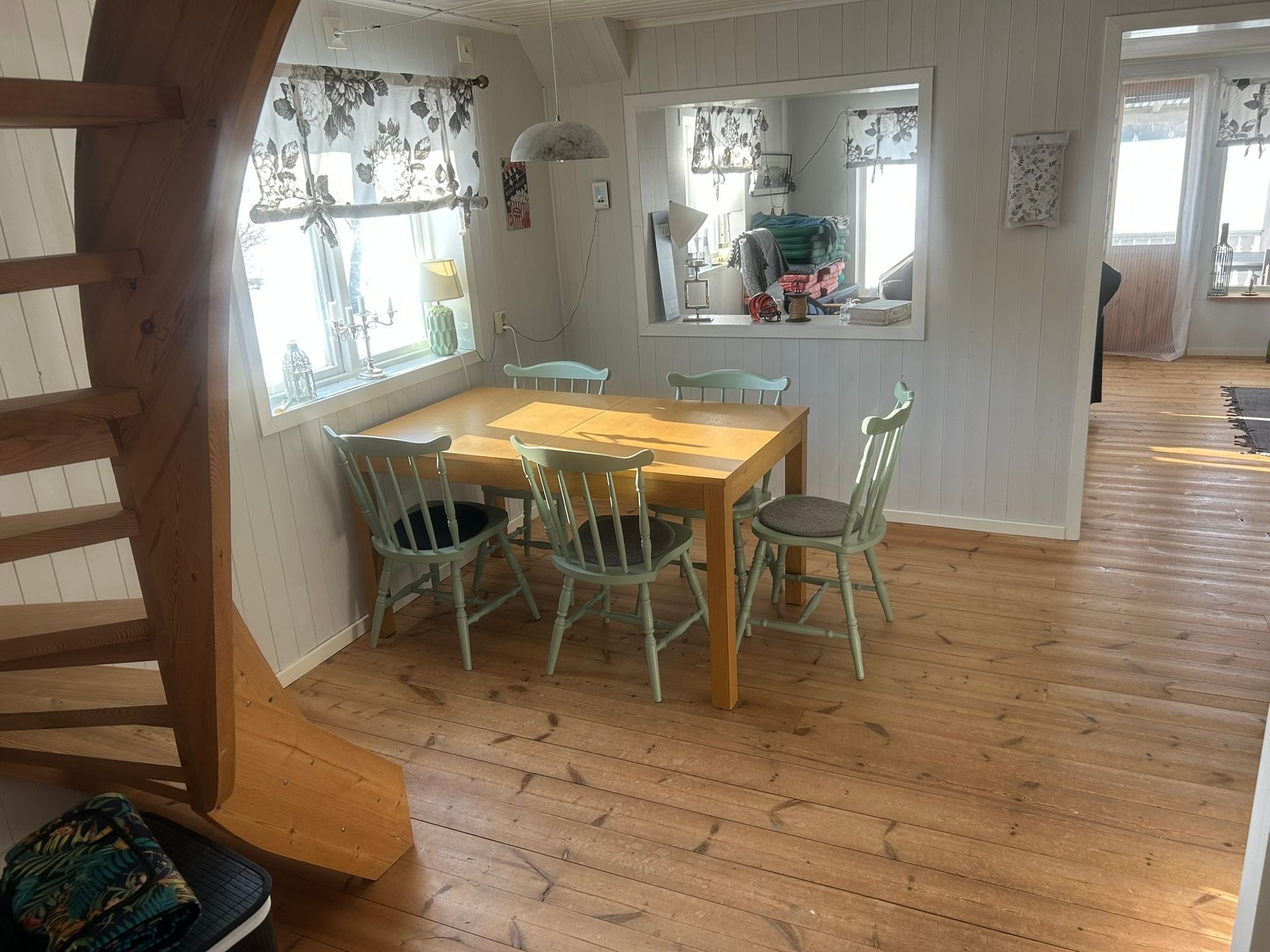 Sommarstuga vid vattnet - lugn och avskild idyll – bild 6 av 7