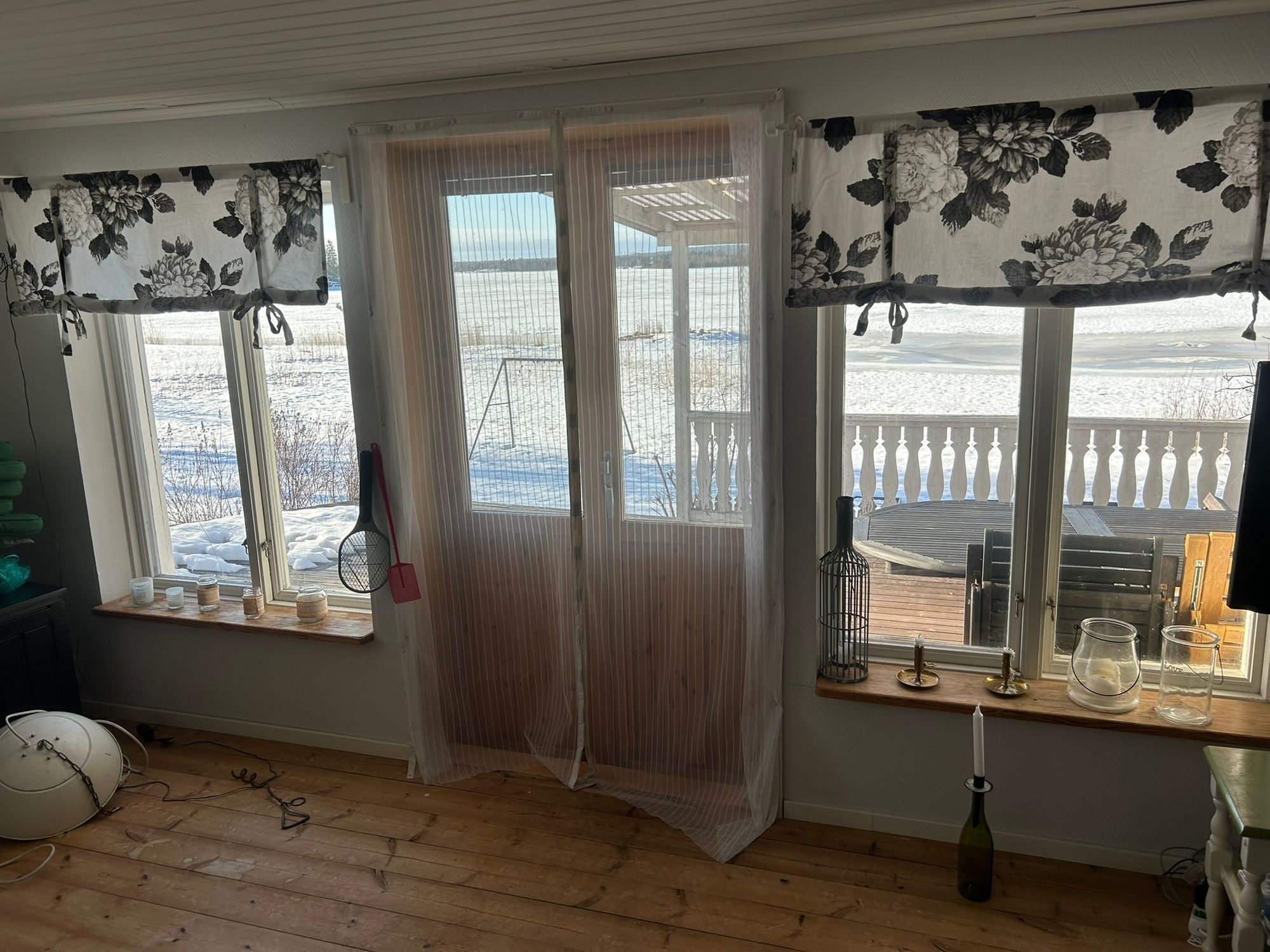 Sommarstuga vid vattnet - lugn och avskild idyll – bild 3 av 7