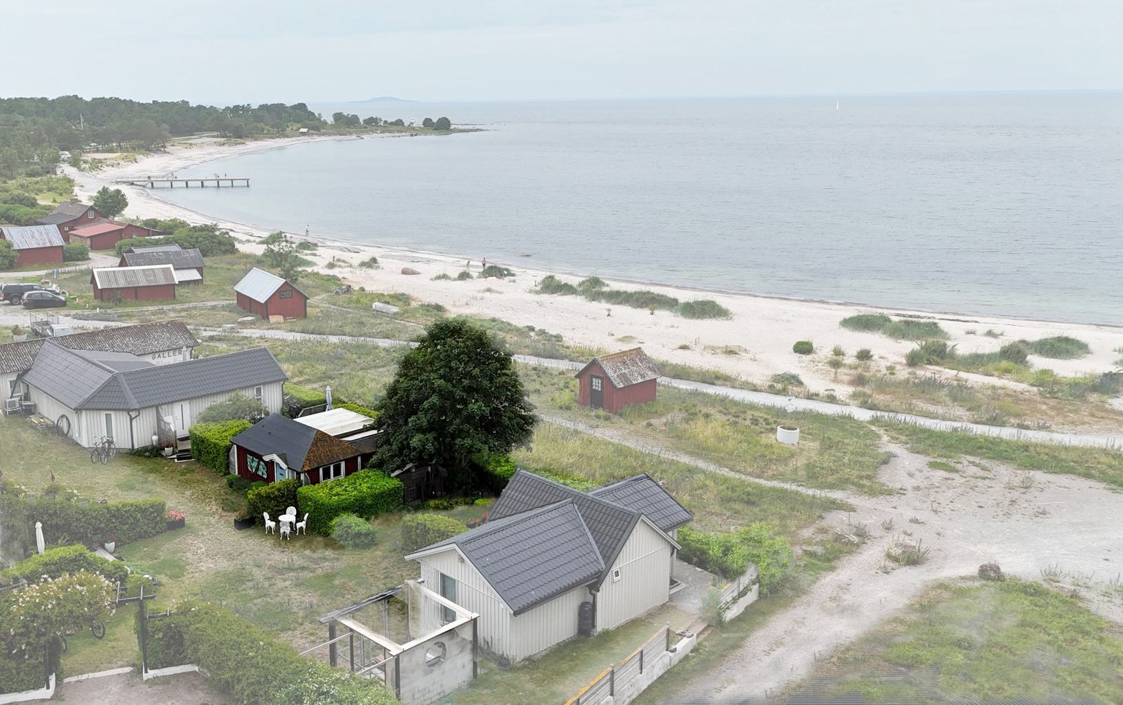 Första parkett; 50 m till badstrand – bild 2 av 24