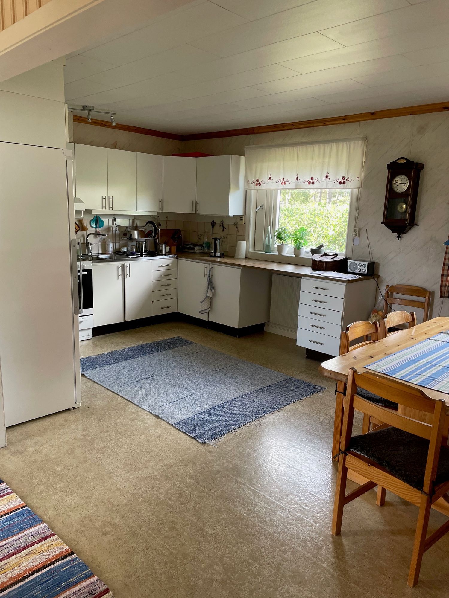 Hus i centrala Jokkmokk, med utsikt mot solnedgång – bild 6 av 20