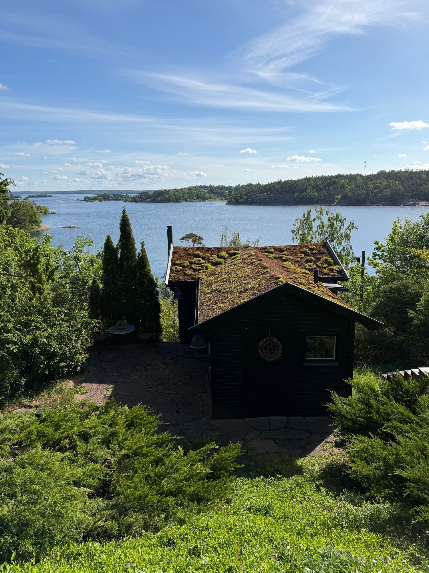 Stuga med unikt sjöläge i Stocksund