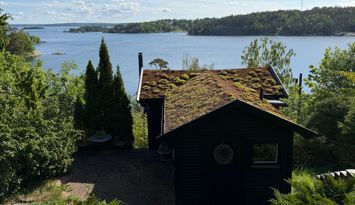 Stuga med unikt sjöläge i Stocksund