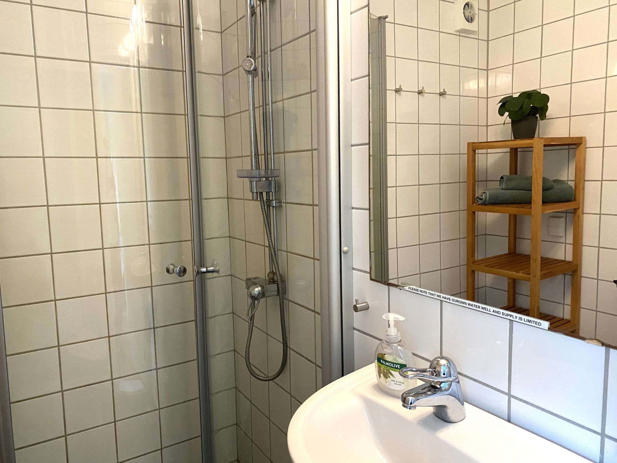 Sommarhus vid Södra Hjälmaren med sjötomt – bild 20 av 24
