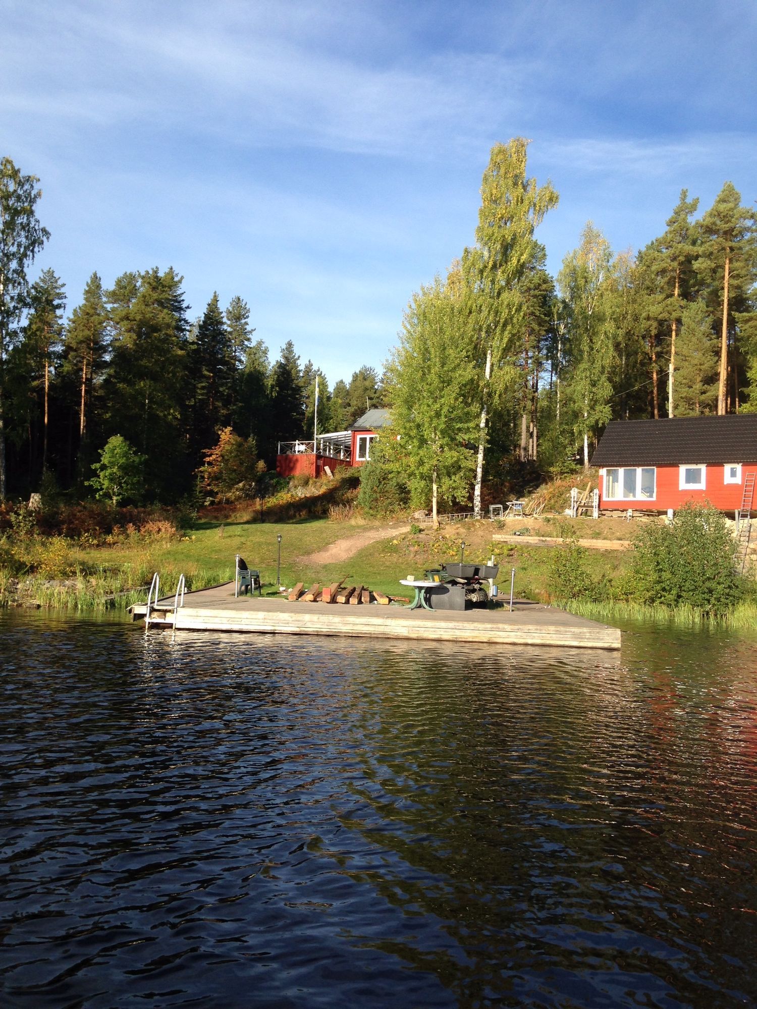 Stugor + båt på en en ö i sjön Runn (Dalarna)