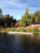Stugor + båt på en en ö i sjön Runn (Dalarna)