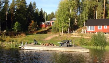 Stugor + båt på en en ö i sjön Runn (Dalarna)