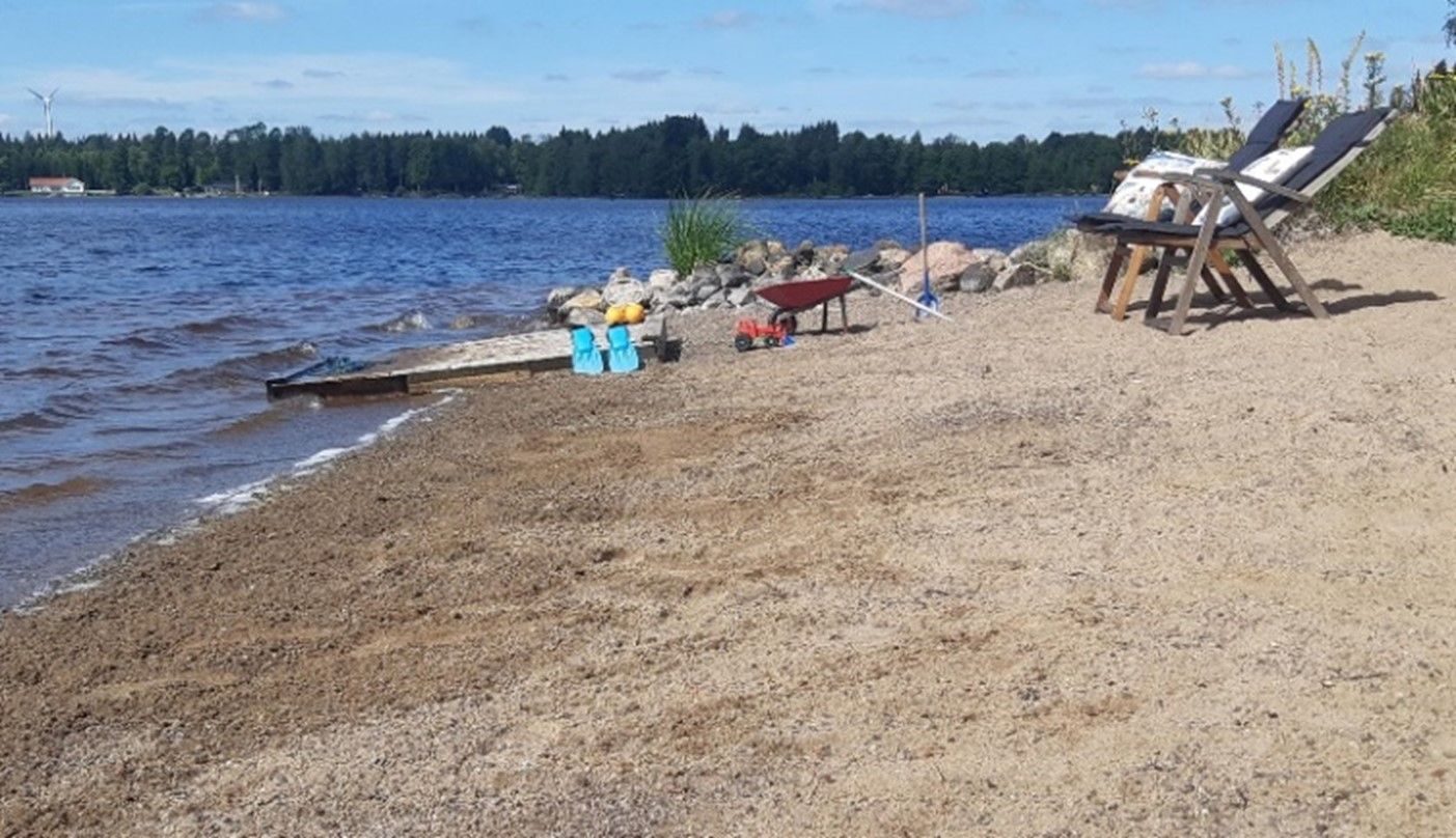 Mysig stuga med sjötomt på småländska höglandet – bild 5 av 24