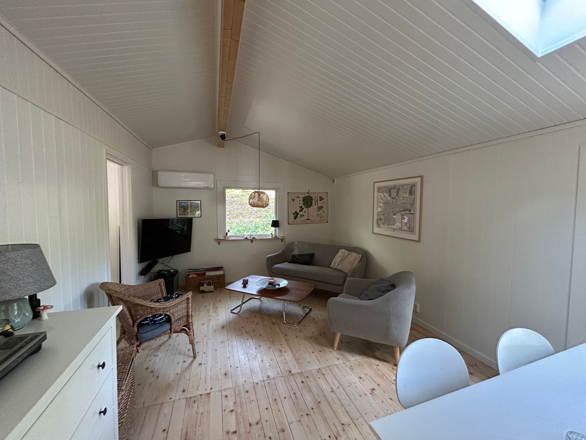 Nyrenoverad stuga mitt skogen, vid Brösarps backar – bild 7 av 24