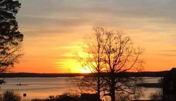 Stor terrass mot havet för sköna stunder!