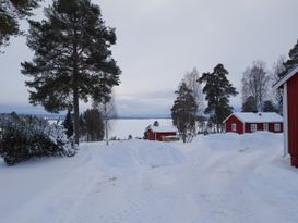 Mysig stuga vid Orsasjön, nära Orsa Grönklitt