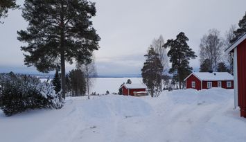 Mysig stuga vid Orsasjön, nära Orsa Grönklitt