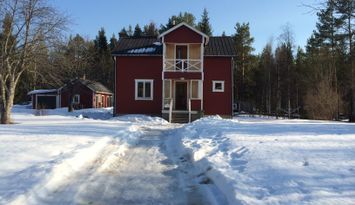 Naturskönt lugnt fint ställe, egen vedeldad bastu