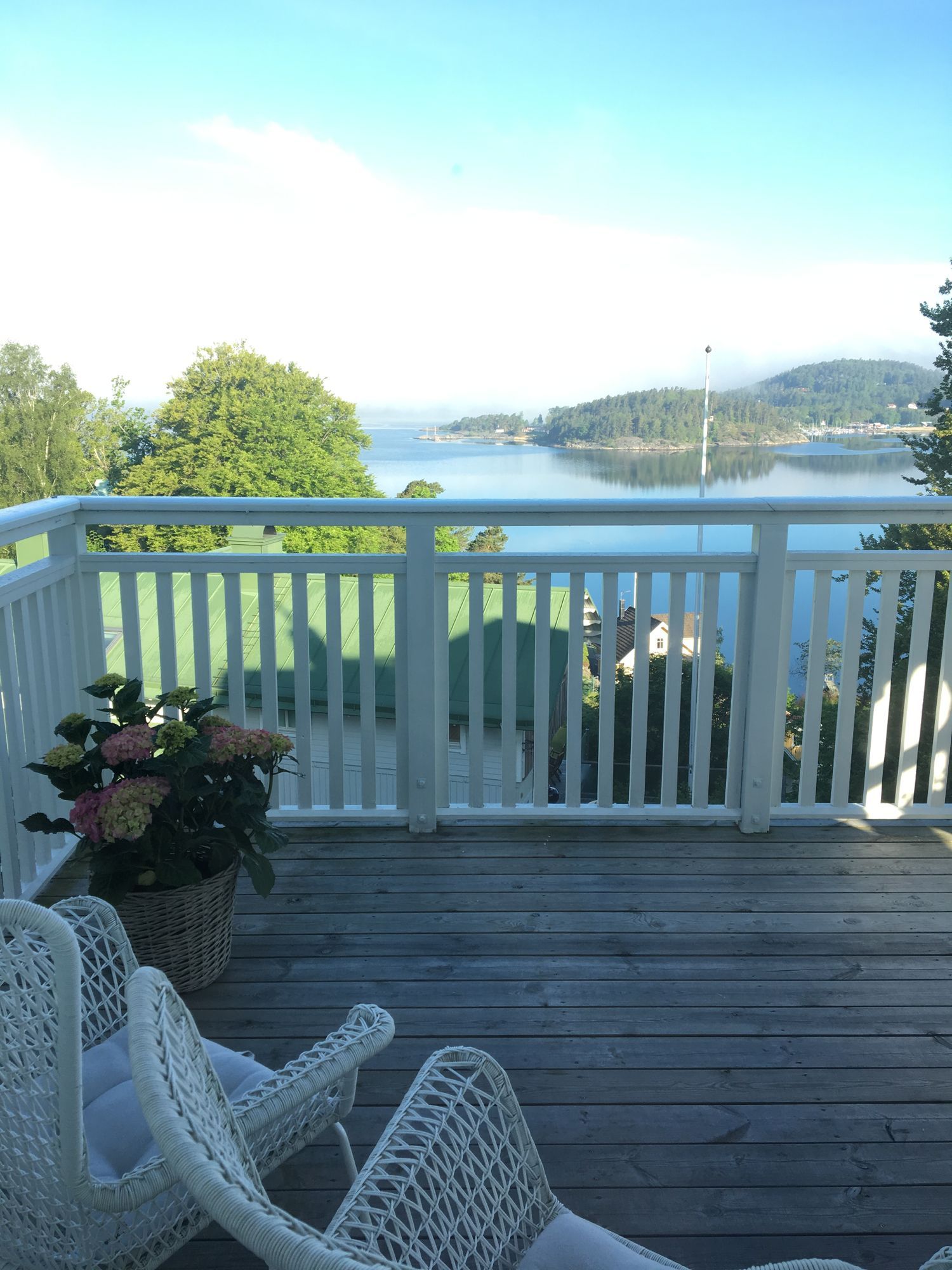 Stor villa med havsutsikt nära badstrand – bild 8 av 10