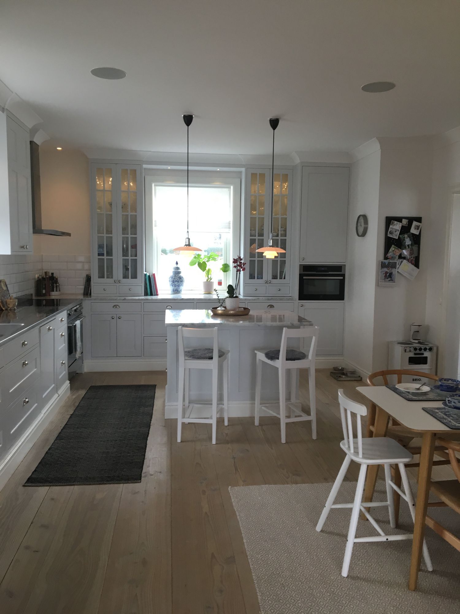Stor villa med havsutsikt nära badstrand – bild 2 av 10
