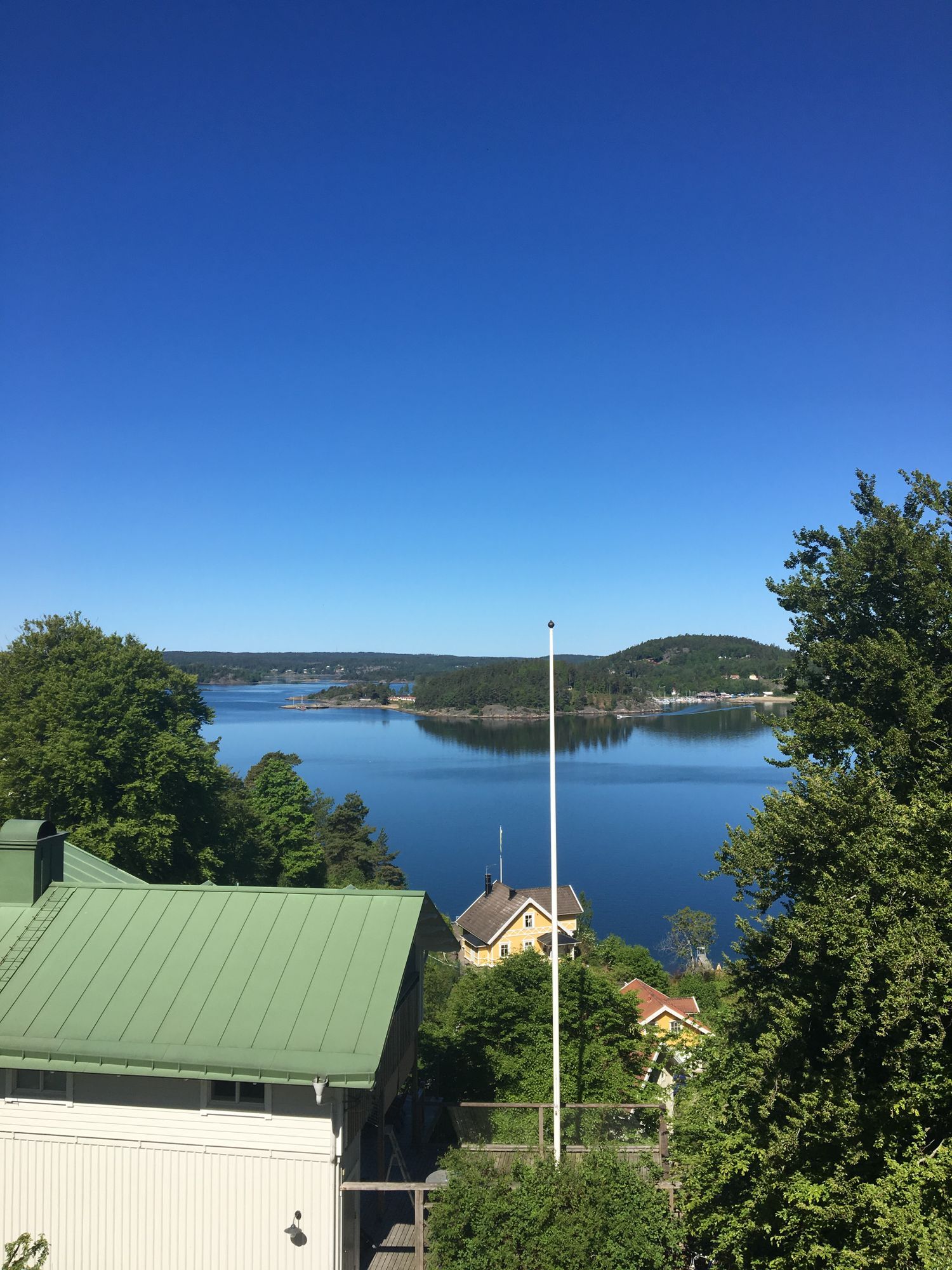Stor villa med havsutsikt nära badstrand