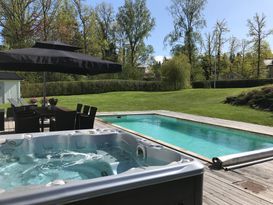 Skärgårdsvilla med spa-bad och 250 m till havet!
