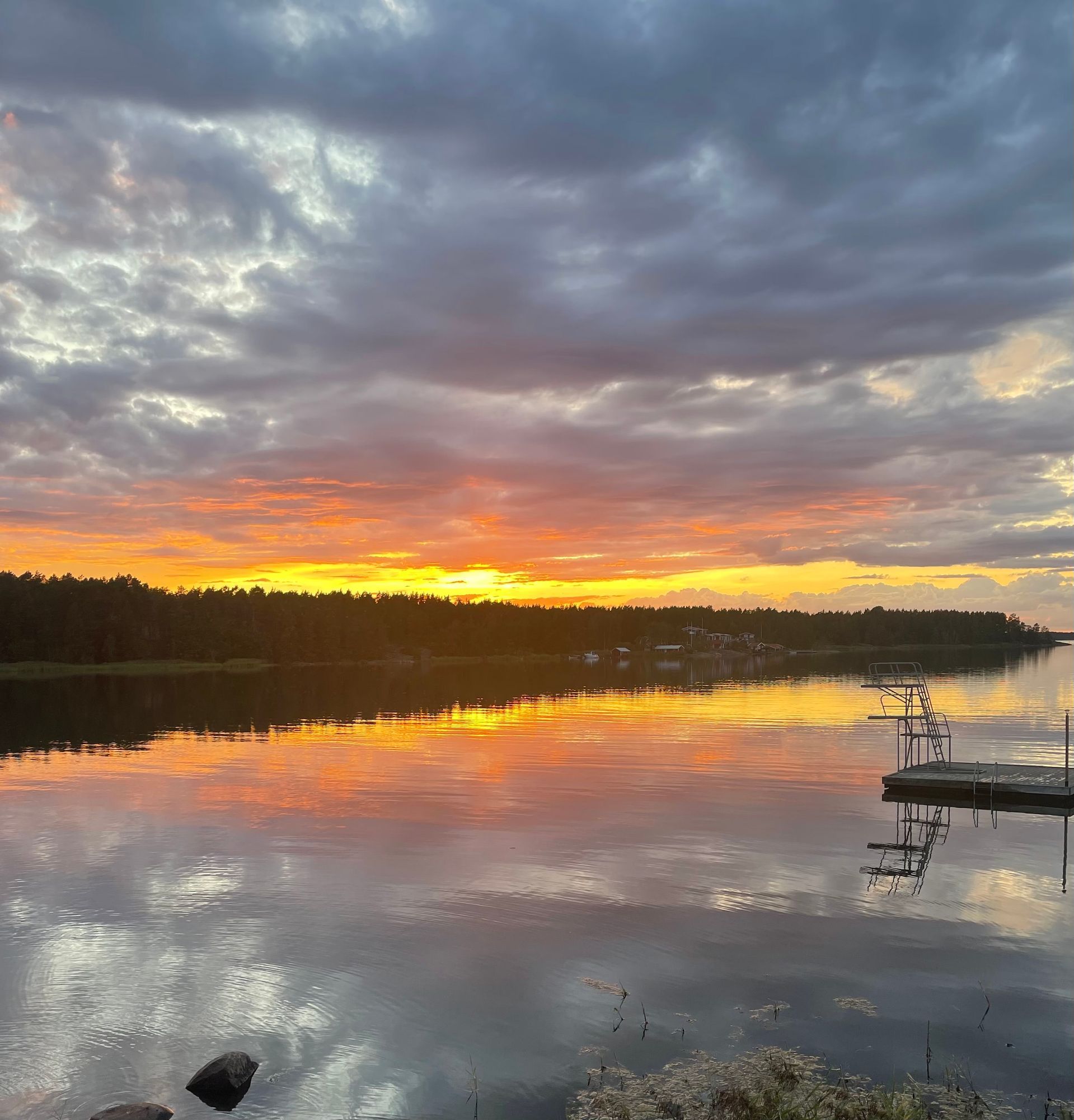 Stuga nära skog och hav – bild 5 av 17