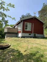Strandnära stuga på Tjörn