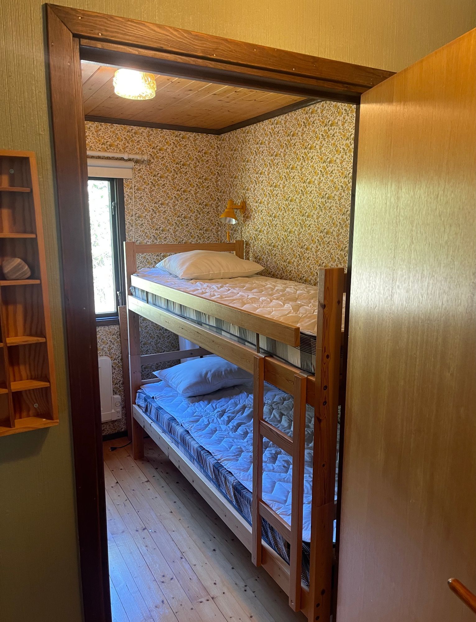 Stuga nära skog och hav – bild 11 av 17