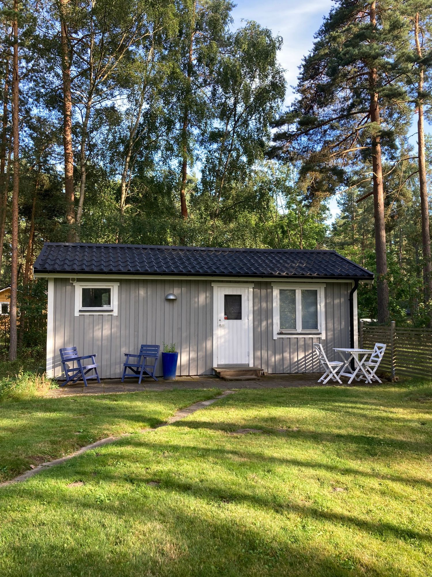 Mysig stuga i Yngsjö 900 m till hav och strand