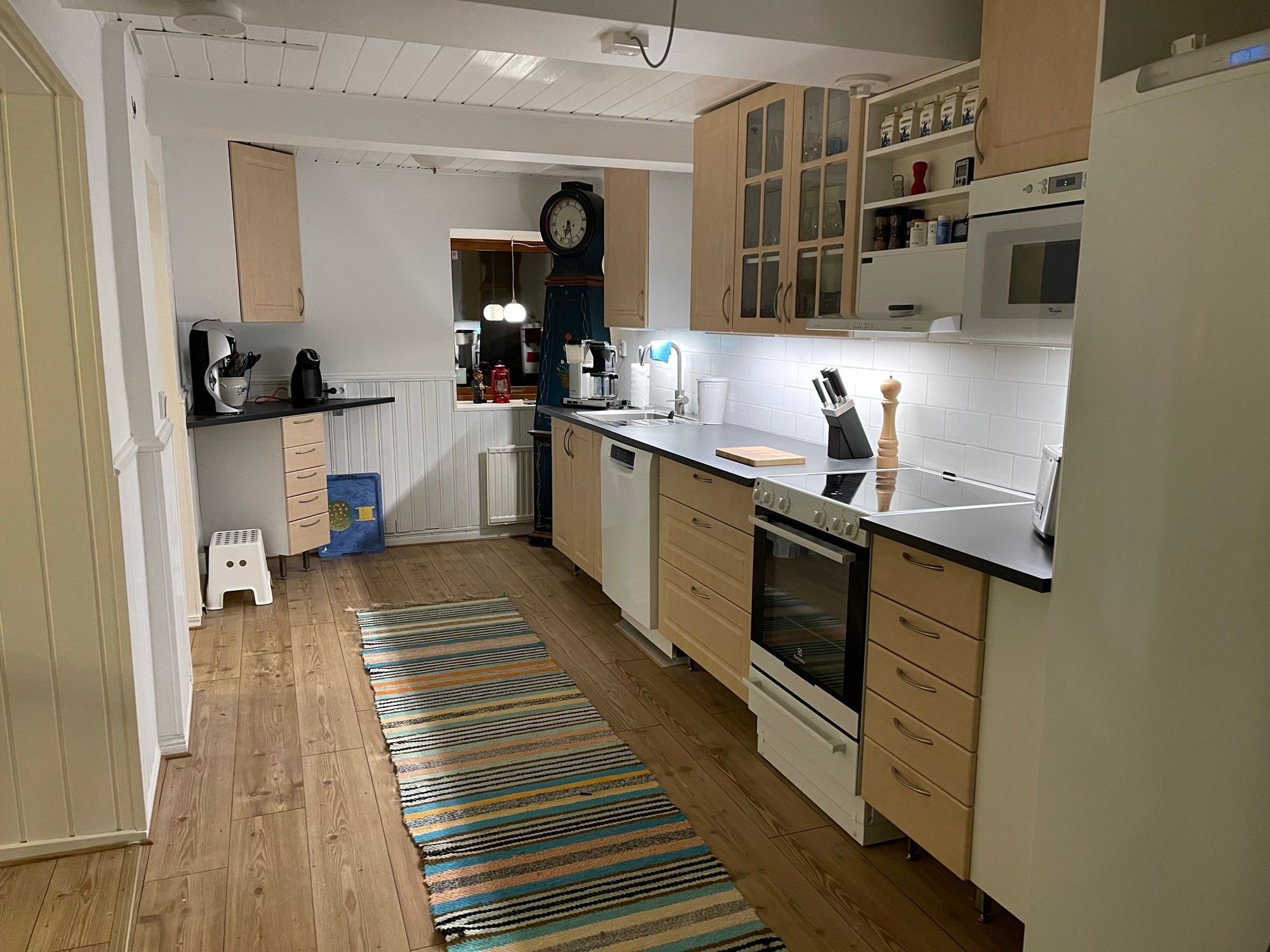 Hus i Beddingestrand med tomt ända ner till havet – bild 9 av 20