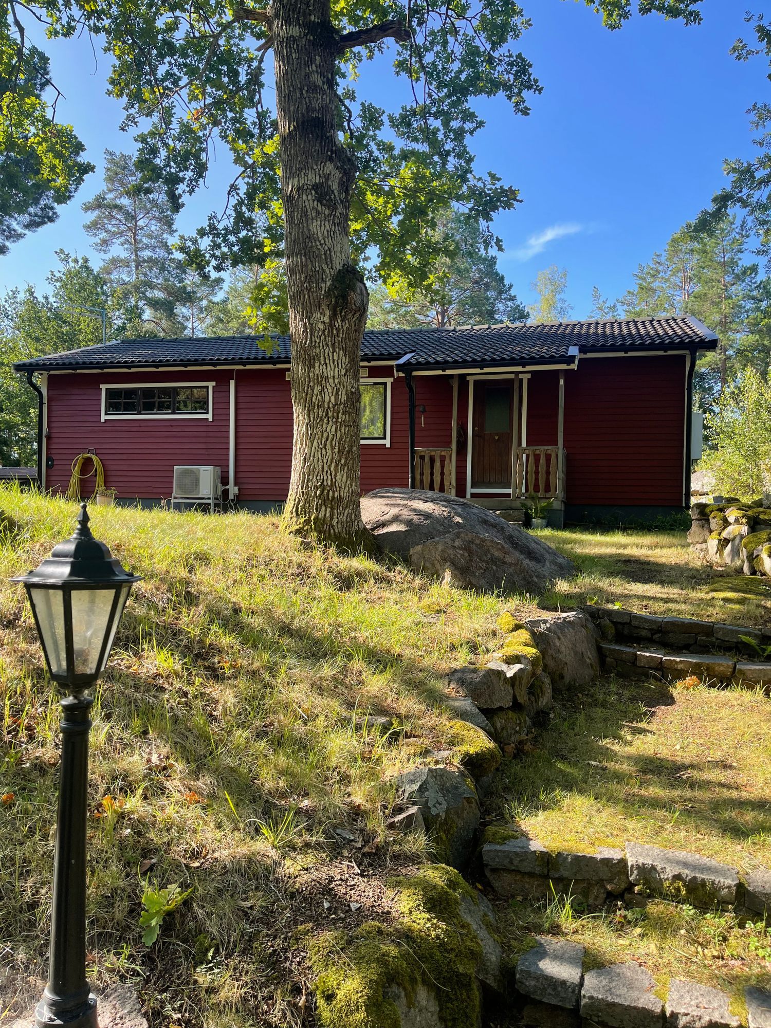 Stuga nära skog och hav – bild 12 av 17